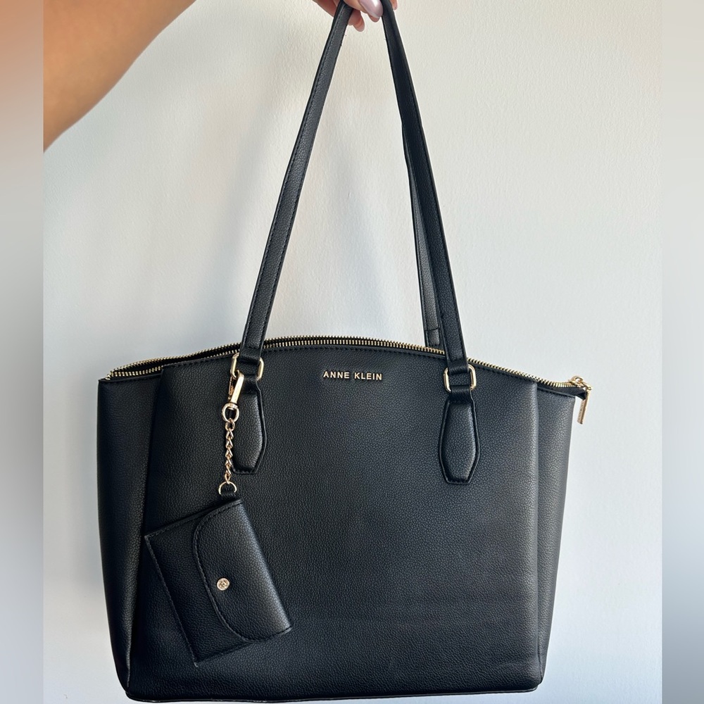 Black hand bag/work tote. Brand: Anne Klein. Fits  13’ Mackbook.